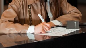 Notarkosten beim Hauskauf berechnen: GNotKG-Tabelle mit Beispielen